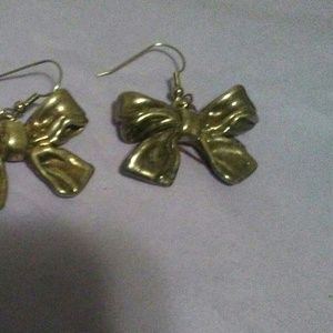 Silvertone wire post earrings vintage